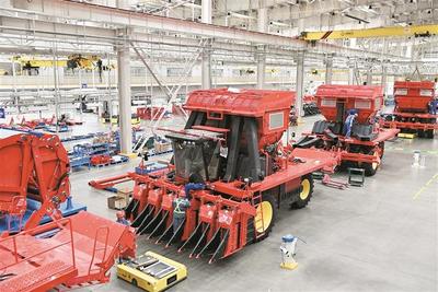 新疆天鹅现代农业机械装备 高端采棉机走俏市场，引领农业机械制造新篇章